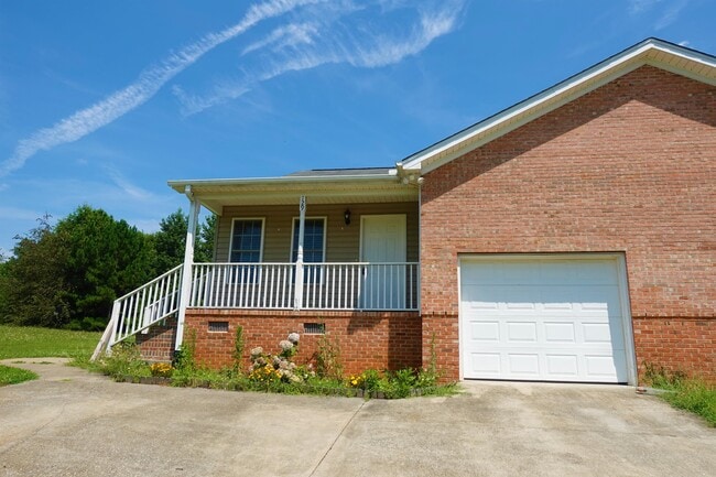129 River Oaks Cir