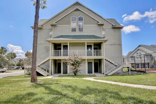 Building Photo - Beautiful 2/2 Cozy Condo with a Covered Pa... Unit 103