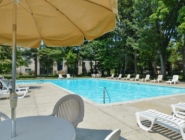 Piscina - Valley Stream Apartments