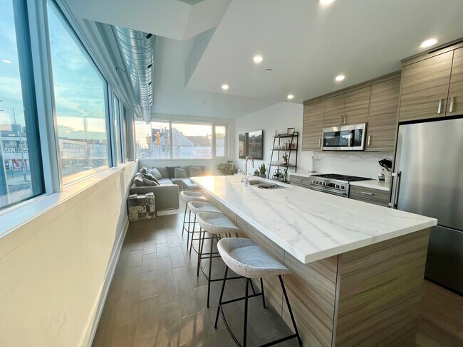 Photo - 3258 Dundas St W