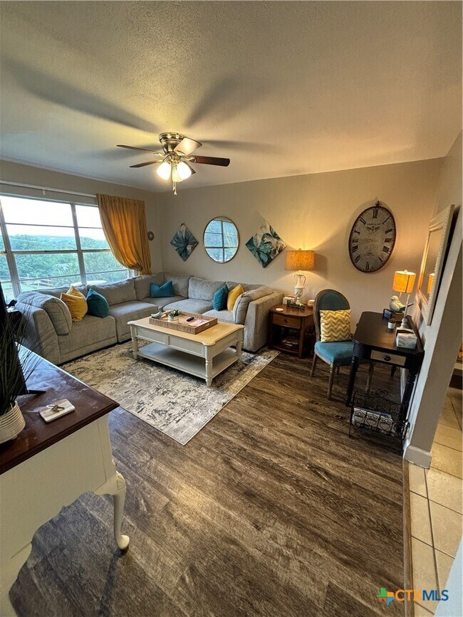 1307 Sherry Ln