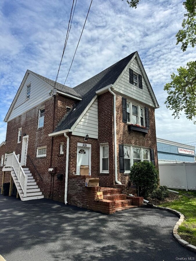Photo - 576 Liberty Ave