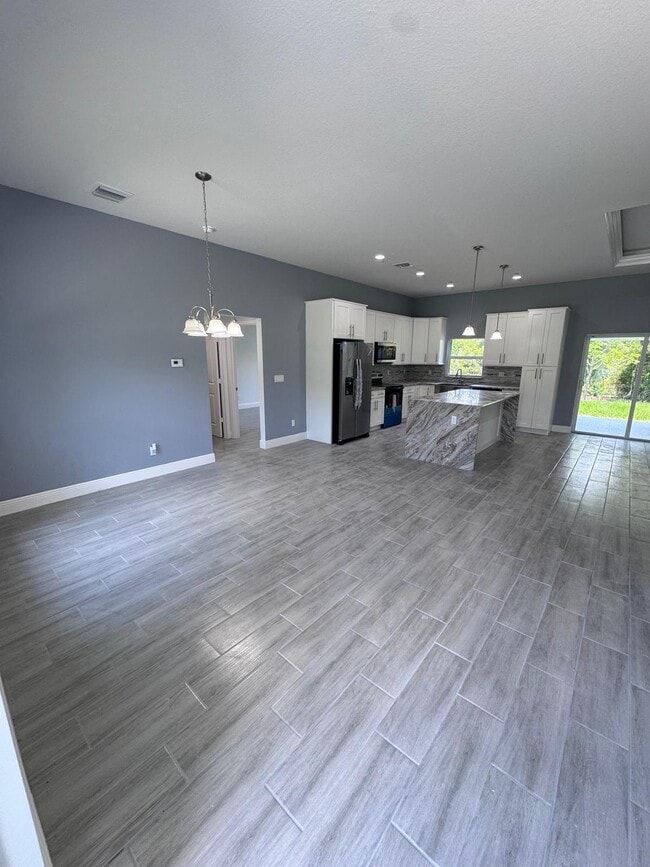 Photo - 3351 Lakeland Ave