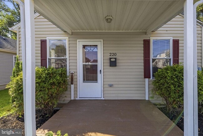 Photo - 220 E 2nd Ave