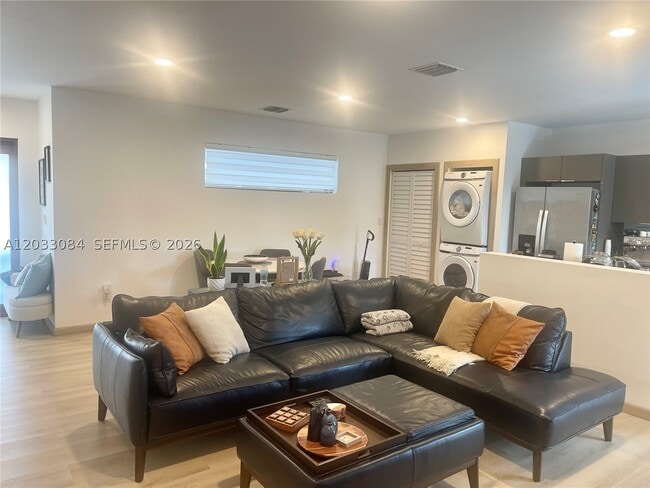 957 NW 10th St