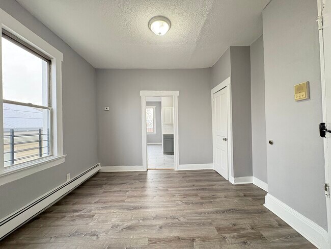 96 Stevens Ave 3L/6 - 91 Stevens Ave Unit 3L