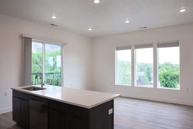 Photo - 25th and Quincy