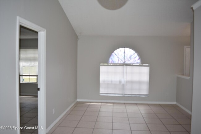 Photo - 482 Tuloma Ave SW