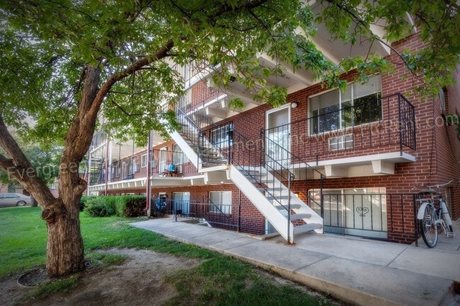 Building Photo - 1109 Alford St Unit 203