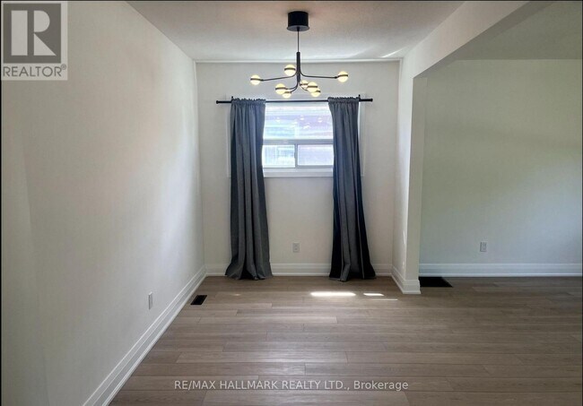 Photo - 29 Savona Dr Unité #UPPER