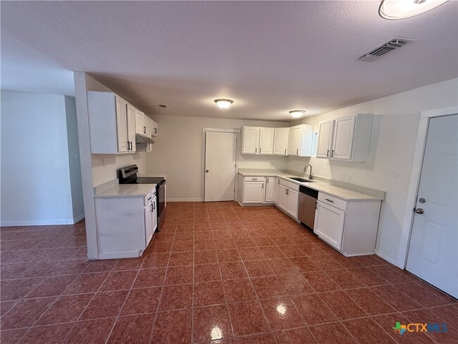 Building Photo - 560 Wickford Way
