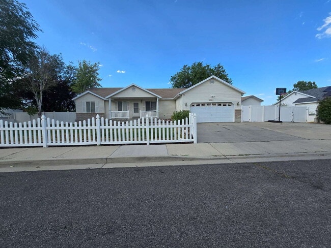 Building Photo - Spacious 5-Bedroom West Valley City Home w...