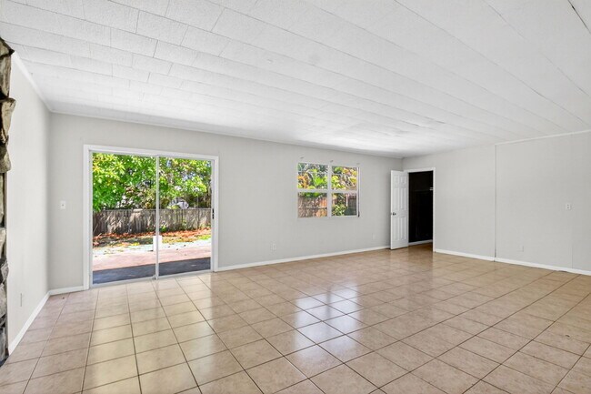 Photo - 775 Snead Cir