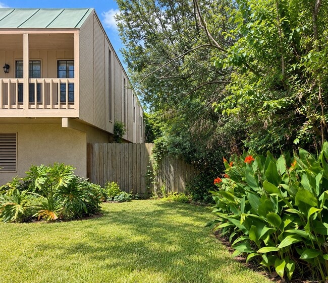2305 Lazy Lake Dr