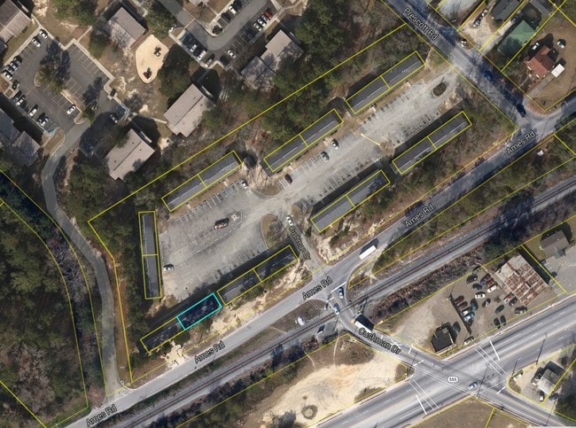 Foto principal - The Pines at Farrow Apartments