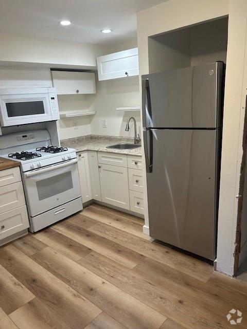 Building Photo - 2016 NE 14th Ct Unit A Rental