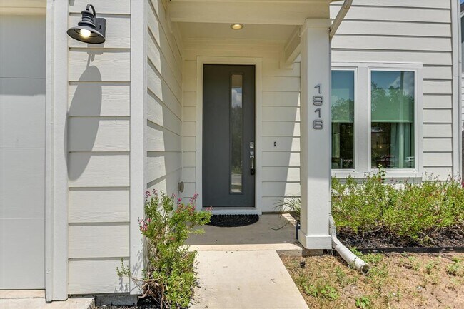 Photo - 1916 Bunche Rd