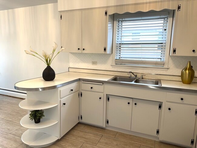 Photo - 2308 Oakton St