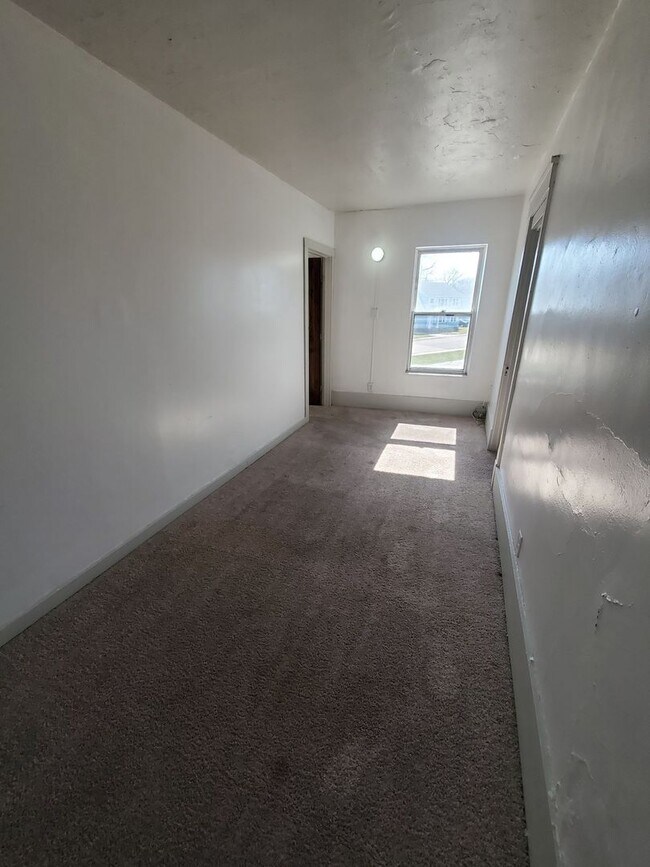 Photo - 1942 State St Unit 1942 1/2 Upper