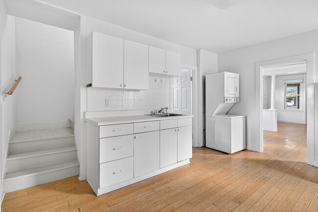 Photo - 727 W Court St