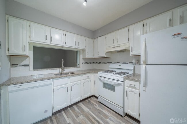1612 Woodbridge Commons Way