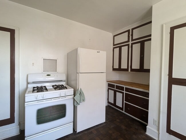 Photo - 509 E 7th St Unit Apt. F