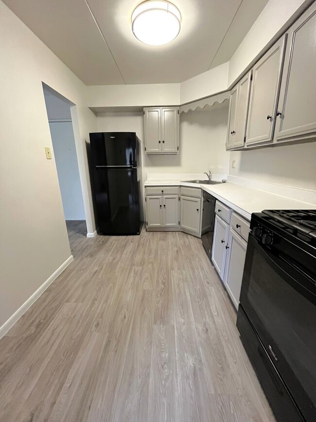 Photo - Lindenwood Apartments