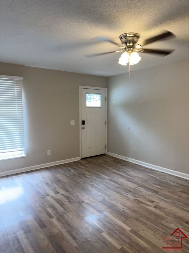 Building Photo - 4380 Delashmitt Rd Unit B