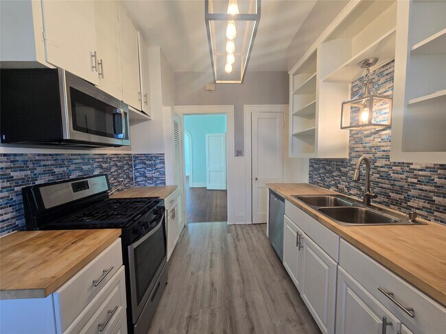 Photo - 725 Broadway Avenue J Unit 3