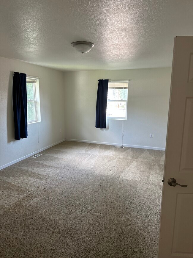 Photo - 1017 E 8th St