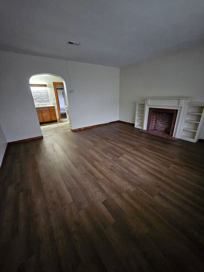 Photo - Upper 3 bedroom unit