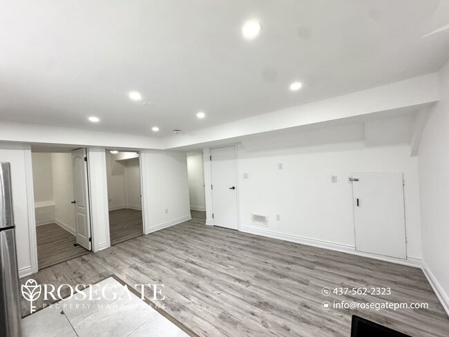 Photo - Modern 2-Bedroom Basement Apartment with In-Unit Laundry – Brampton Unité 2