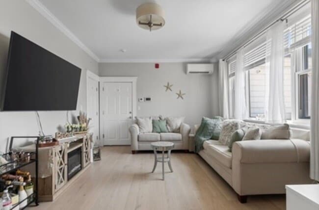 Building Photo - 600 Shirley St Unit 1