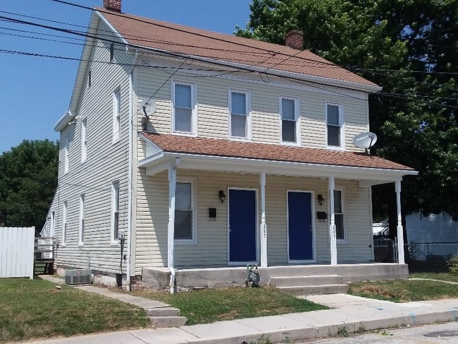 Building Photo - 287 South St Rental