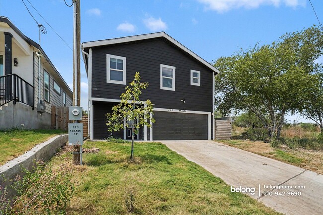 715 Amanda St