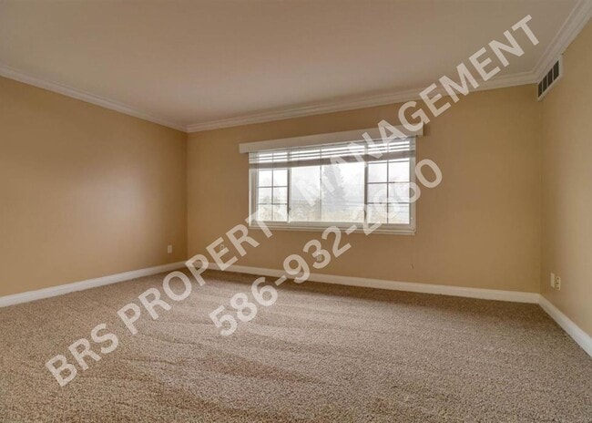 Photo - Upper end-unit condo in desirable Rochester Hills