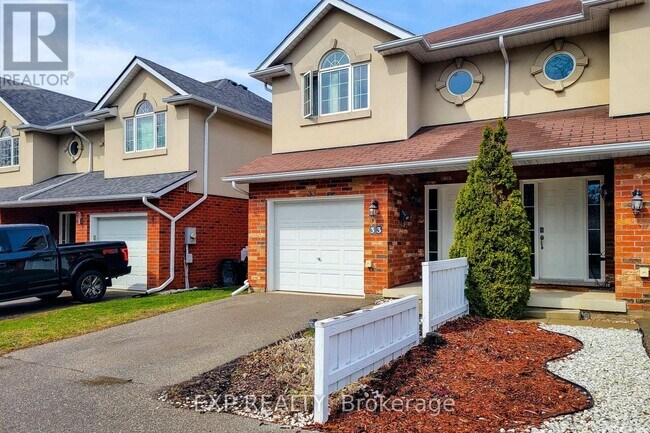 Photo - 20 McConkey Crescent