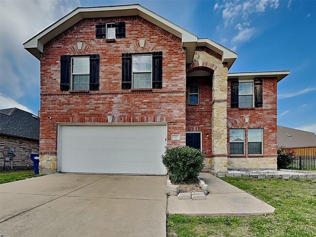 Building Photo - 5 BR/3BA | 3-Living areas | 2-Car Garage | Private Pool!