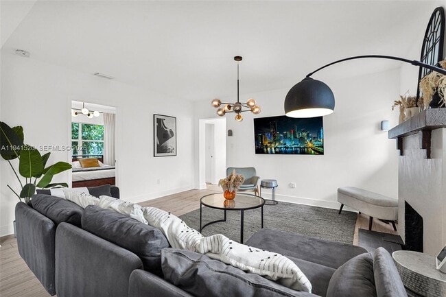 Photo - 37 NW 47th St