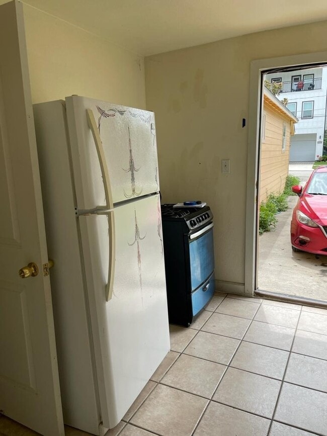 Building Photo - 413 N LIVE OAK Rental