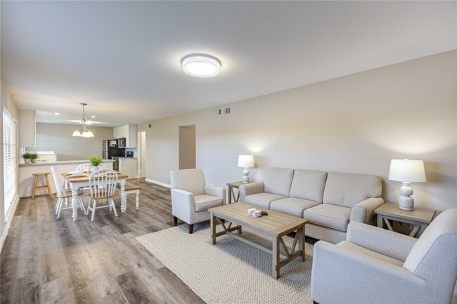 Building Photo - 2101 Fountain View Dr Unit 76