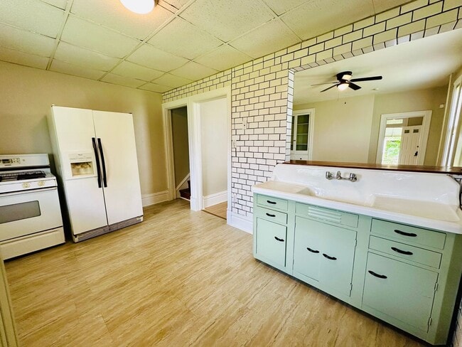 Photo - 1115 Karl Ave