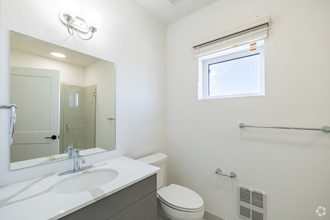 1BR, 1BA - 811SF - Bathroom