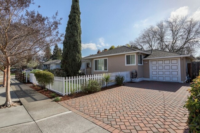 Building Photo - 3 Bed / 2 Bath Redwood City home with calming backyard oasis and a white picket fence. YouTube to...