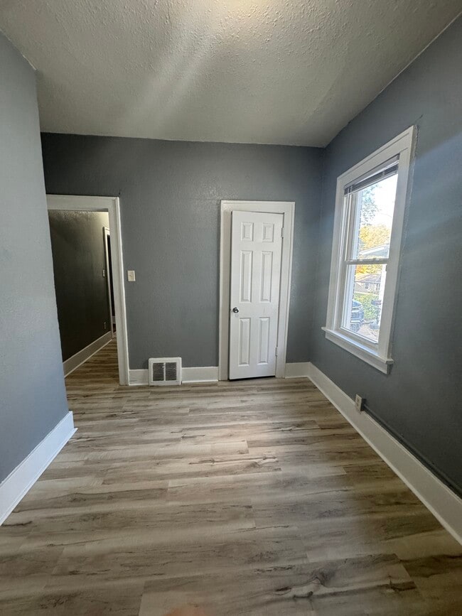 Photo - 2018 S Brookfield St