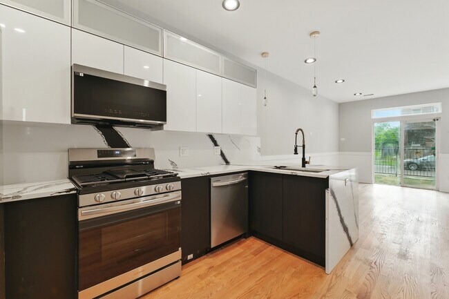 Photo - 6327 S Langley Ave Unit 2