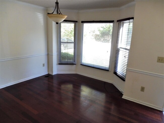 Photo - 3 or 4 Bedroom / 3.5 Bath Condo Kingsport, TN 37663