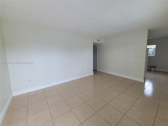 Photo - 3425 SW 89th Ave Unidad 3427