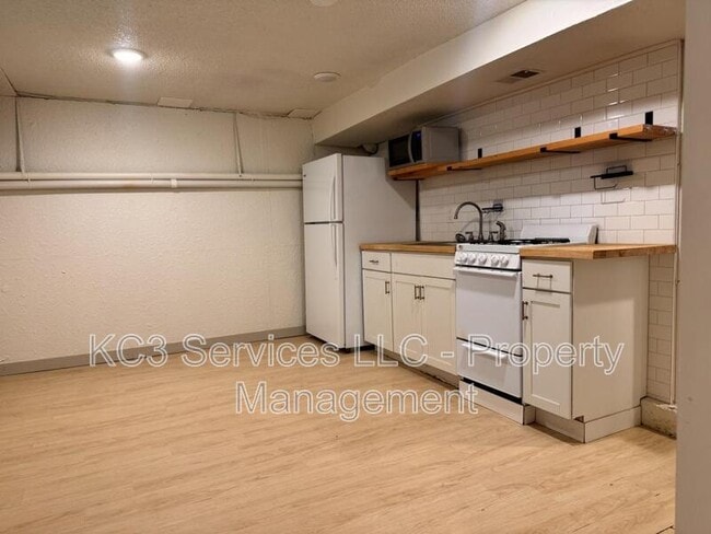 Photo - 11108 Bennington Ave