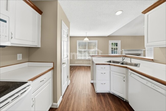 3366 Dabney Ln